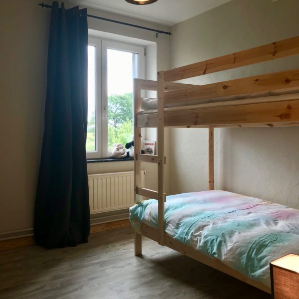 Chambre avec deux lits superposés au gîte Aux prés de mon père